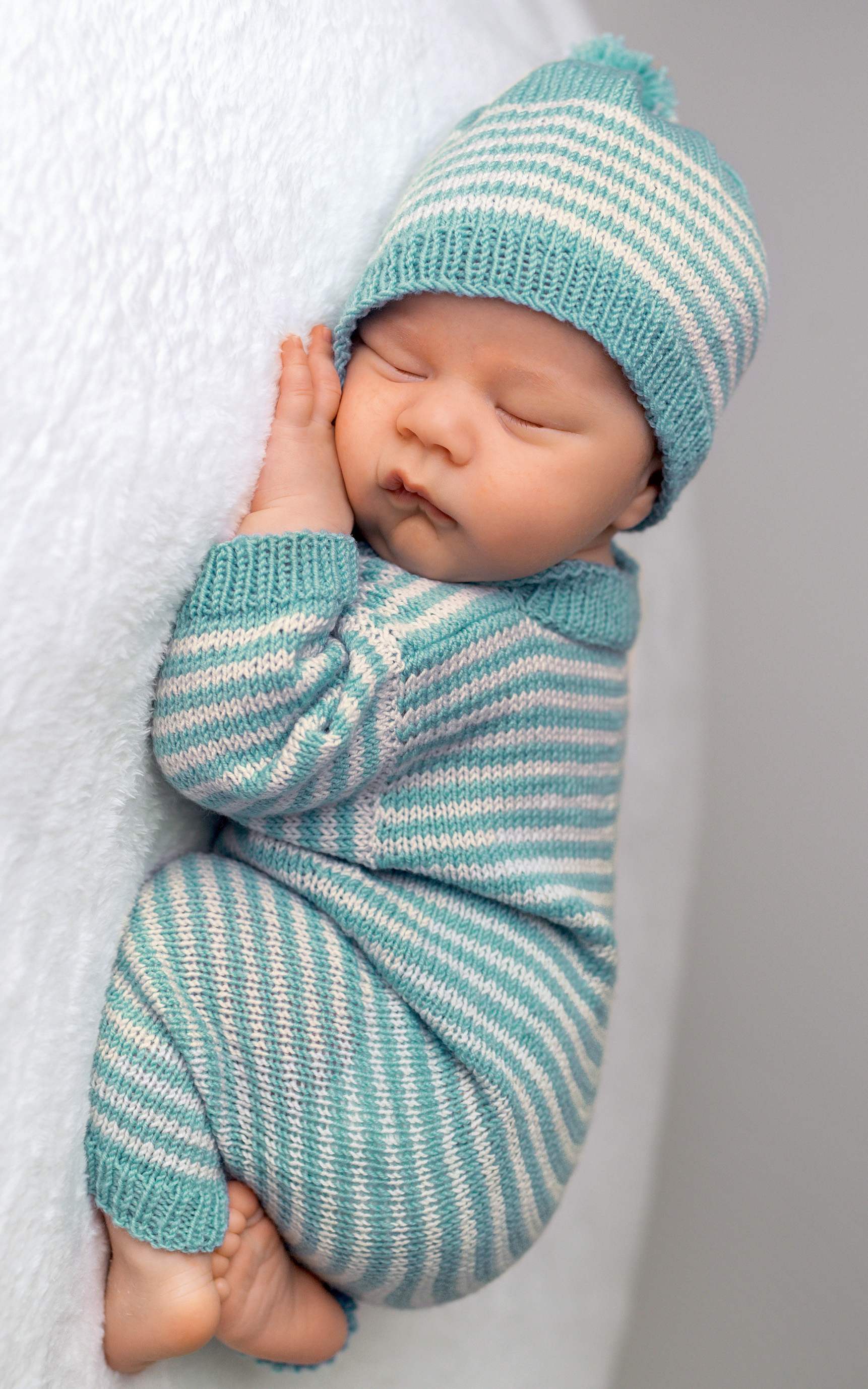 Baby Mütze mit Bommel und Streifen - Strickset von LANA GROSSA jetzt online kaufen bei OONIQUE
