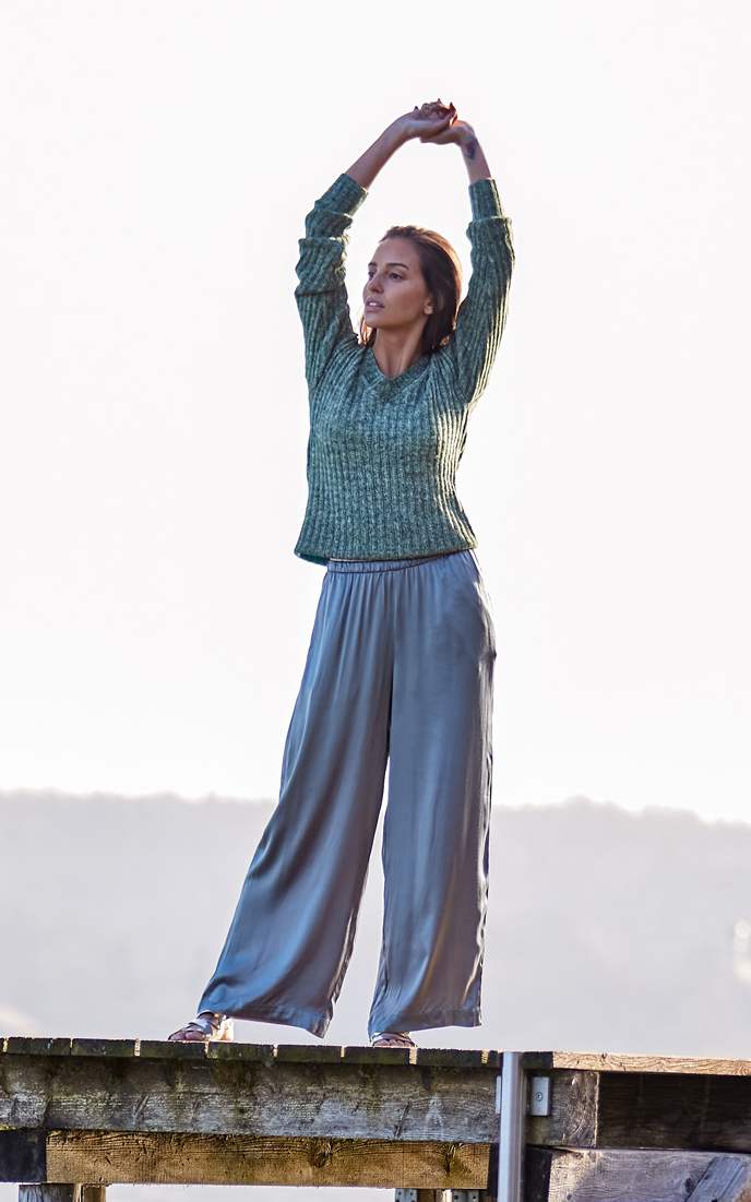 LANA GROSSA Strickset Pullover mit V-Ausschnitt und Rippenmuster - Strickset