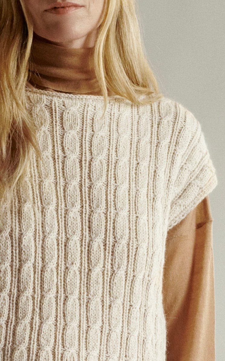 Pullunder im Zopf-Rippen-Muster - NATURAL ALPACA CLASSICO - Strickset von LANA GROSSA jetzt online kaufen bei OONIQUE