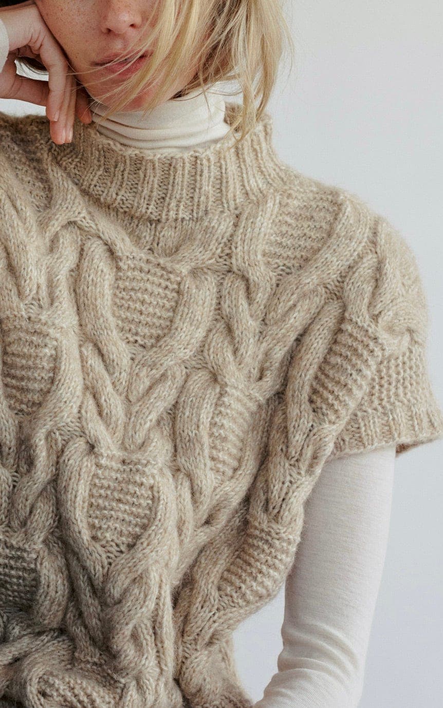Pullunder mit Zopfmuster - NATURAL ALPACA PELO - Strickset von LANA GROSSA jetzt online kaufen bei OONIQUE