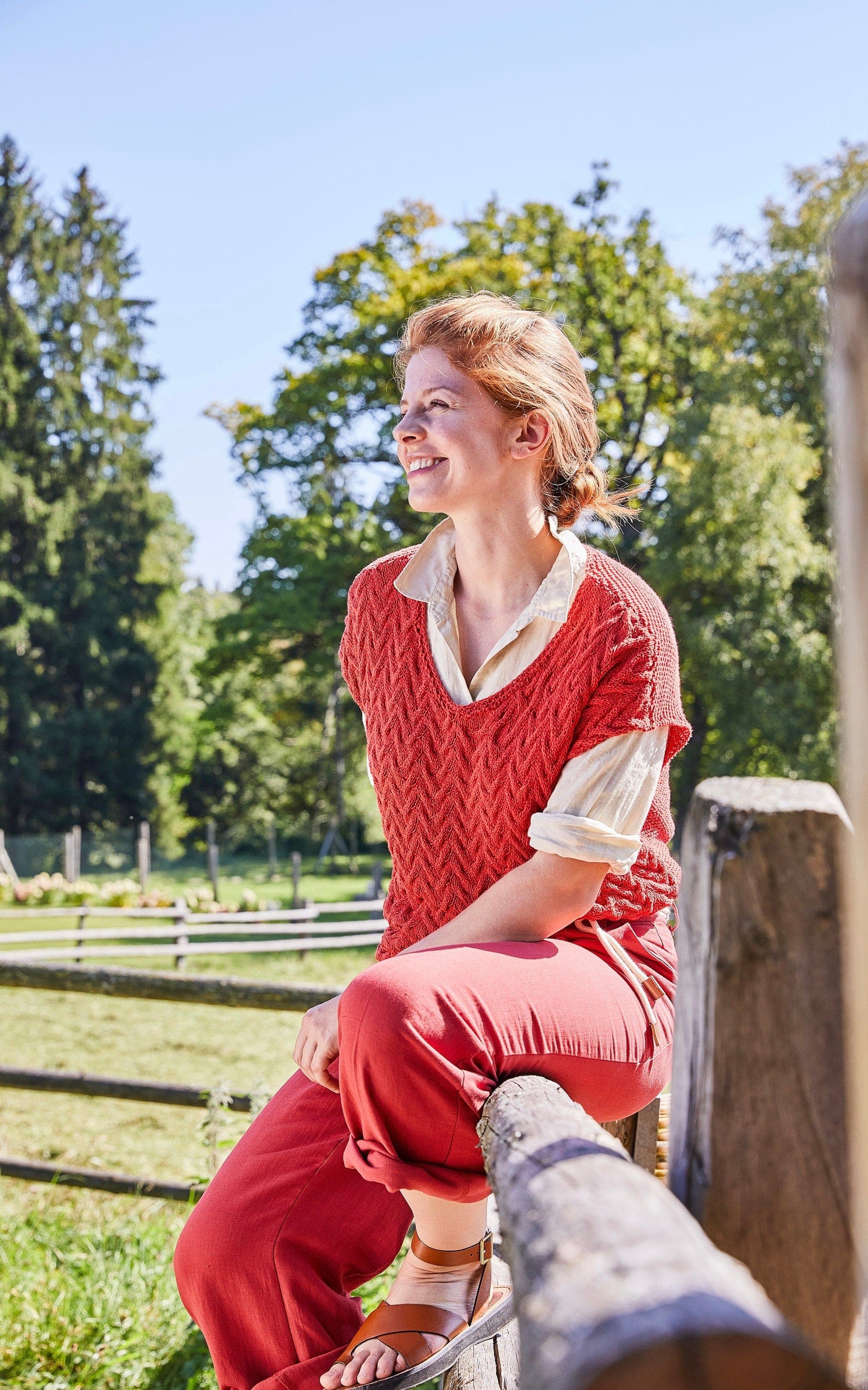 Shirt mit Zopfmuster - LANDLUST SOMMERSEIDE - Strickset von LANA GROSSA jetzt online kaufen bei OONIQUE