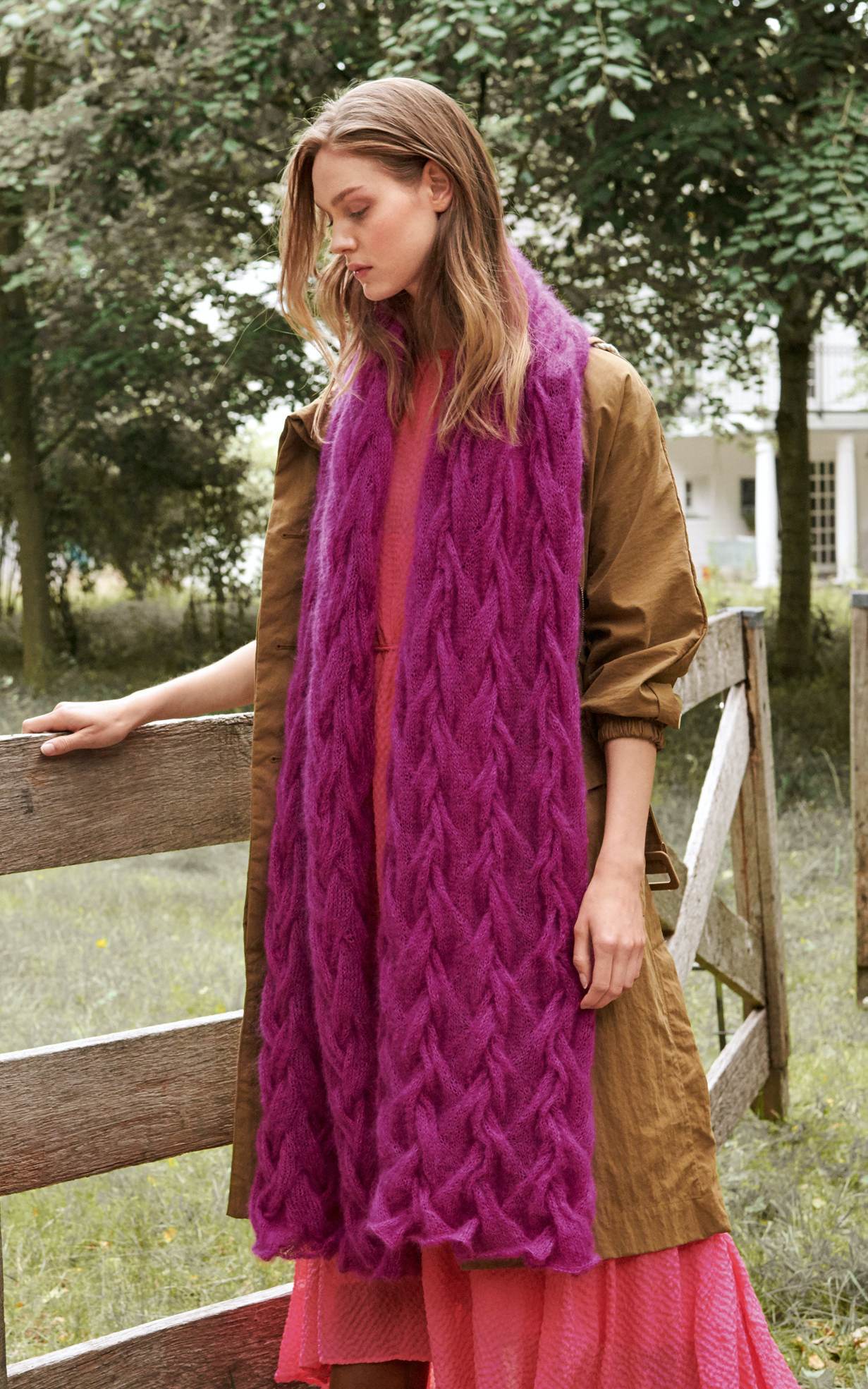 Stola mit breitem Zopfmuster - Strickset von LANA GROSSA jetzt online kaufen bei OONIQUE