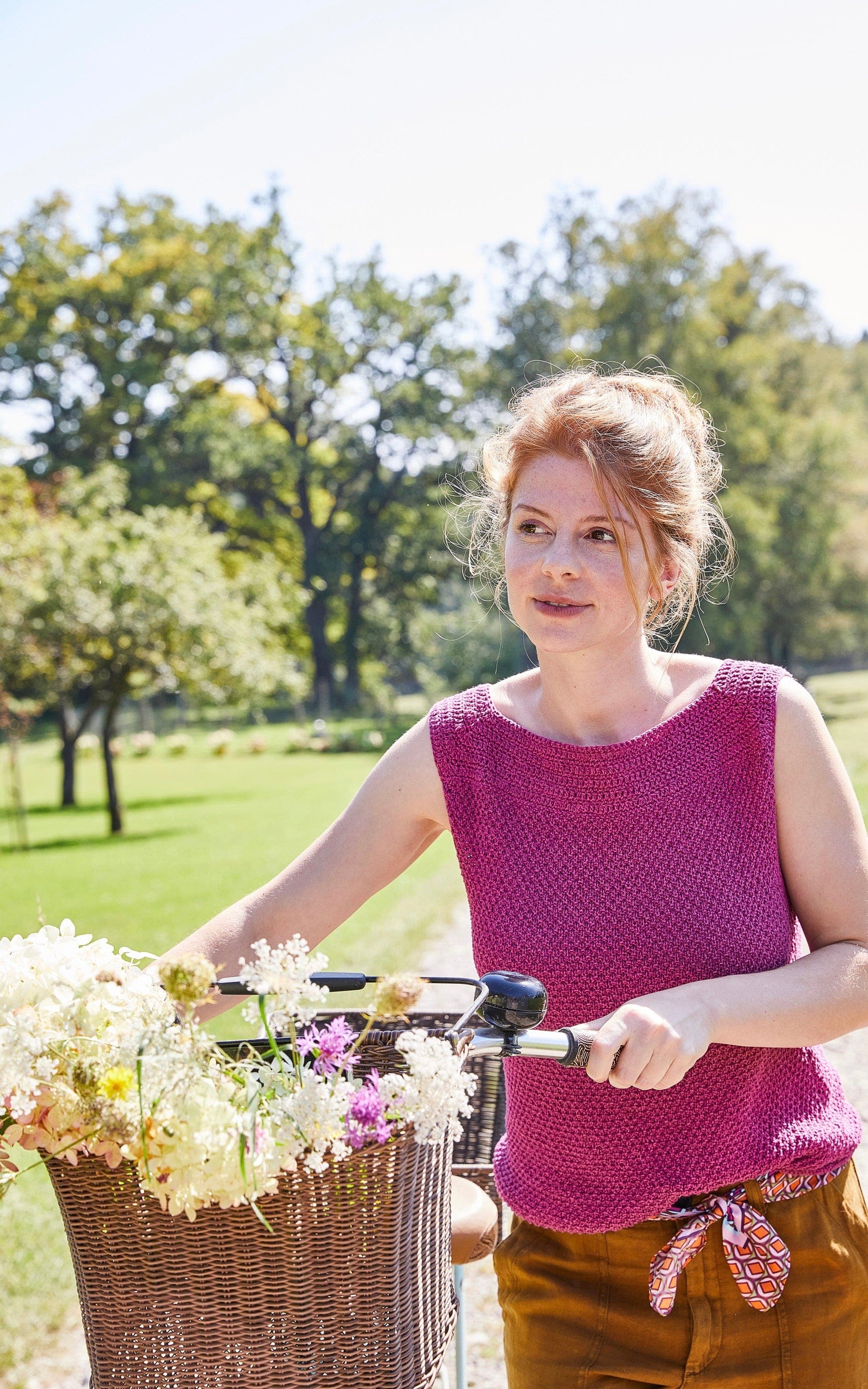 Top mit Häkelrundpasse - LANDLUST SOMMERSEIDE - Strickset von LANA GROSSA jetzt online kaufen bei OONIQUE