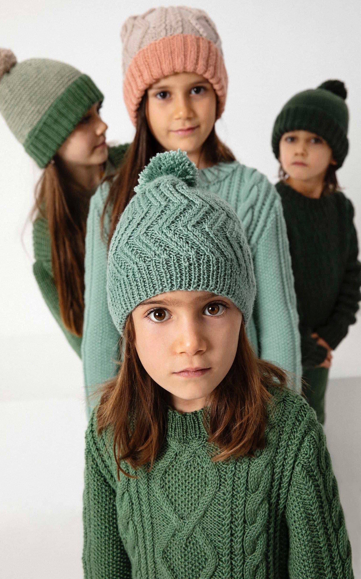 Mütze mit Pompon - ATLANTIS - Strickset von LANG YARNS jetzt online kaufen bei OONIQUE