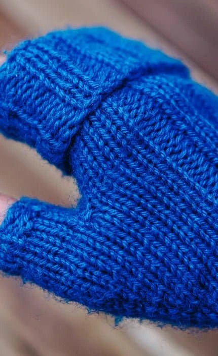 Nataschas Everyday Mittens - DOUBLE SUNDAY - Strickset von CAROLIN BALMES jetzt online kaufen bei OONIQUE