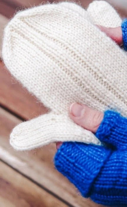 Nataschas Everyday Mittens - DOUBLE SUNDAY - Strickset von CAROLIN BALMES jetzt online kaufen bei OONIQUE