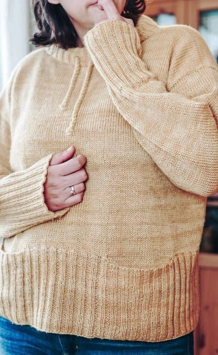 Nataschas Weekend Sweater - PEER GYNT - Strickset von CAROLIN BALMES jetzt online kaufen bei OONIQUE