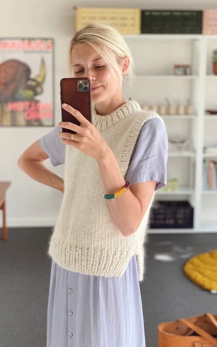 Einfacher Pullunder - Holiday Slipover - KOS & TYNN SILK MOHAIR - Strickset von PETITE KNIT jetzt online kaufen bei OONIQUE