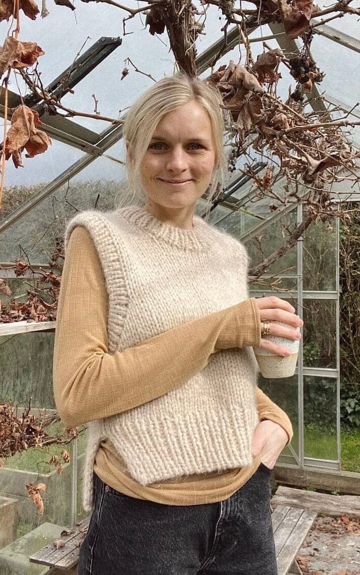 Einfacher Pullunder - Holiday Slipover - KOS & TYNN SILK MOHAIR - Strickset von PETITE KNIT jetzt online kaufen bei OONIQUE