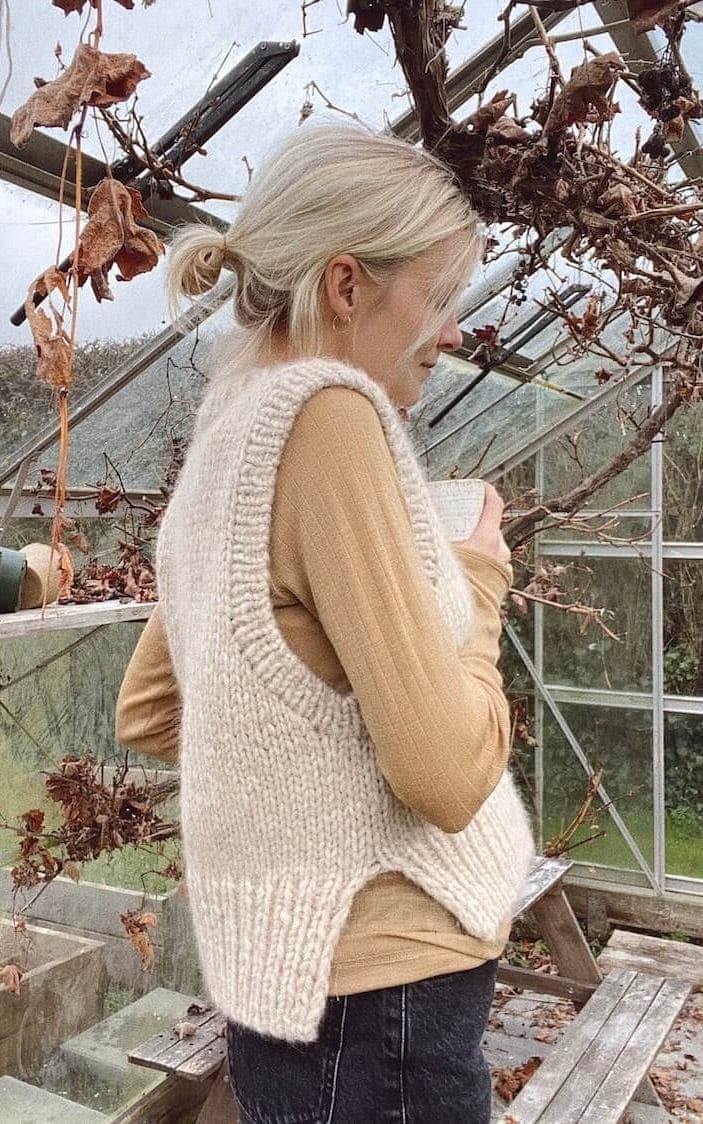 Einfacher Pullunder - Holiday Slipover - KOS & TYNN SILK MOHAIR - Strickset von PETITE KNIT jetzt online kaufen bei OONIQUE