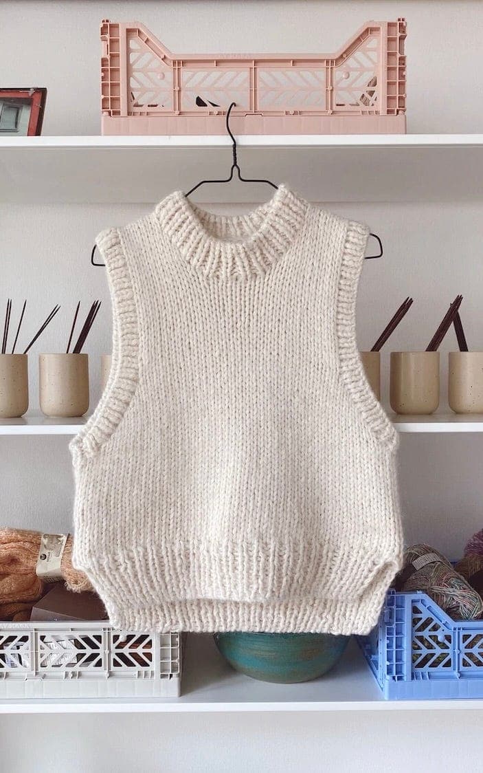 Einfacher Pullunder - Holiday Slipover - KOS & TYNN SILK MOHAIR - Strickset von PETITE KNIT jetzt online kaufen bei OONIQUE