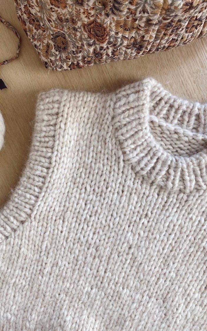 Einfacher Pullunder - Holiday Slipover - KOS & TYNN SILK MOHAIR - Strickset von PETITE KNIT jetzt online kaufen bei OONIQUE