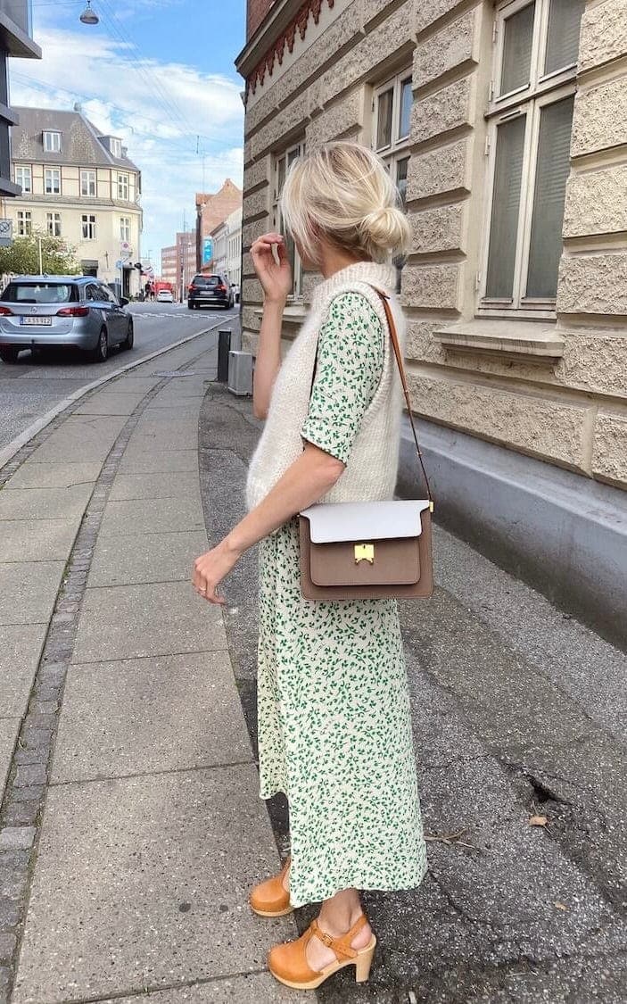 Einfacher Pullunder - Holiday Slipover - KOS & TYNN SILK MOHAIR - Strickset von PETITE KNIT jetzt online kaufen bei OONIQUE