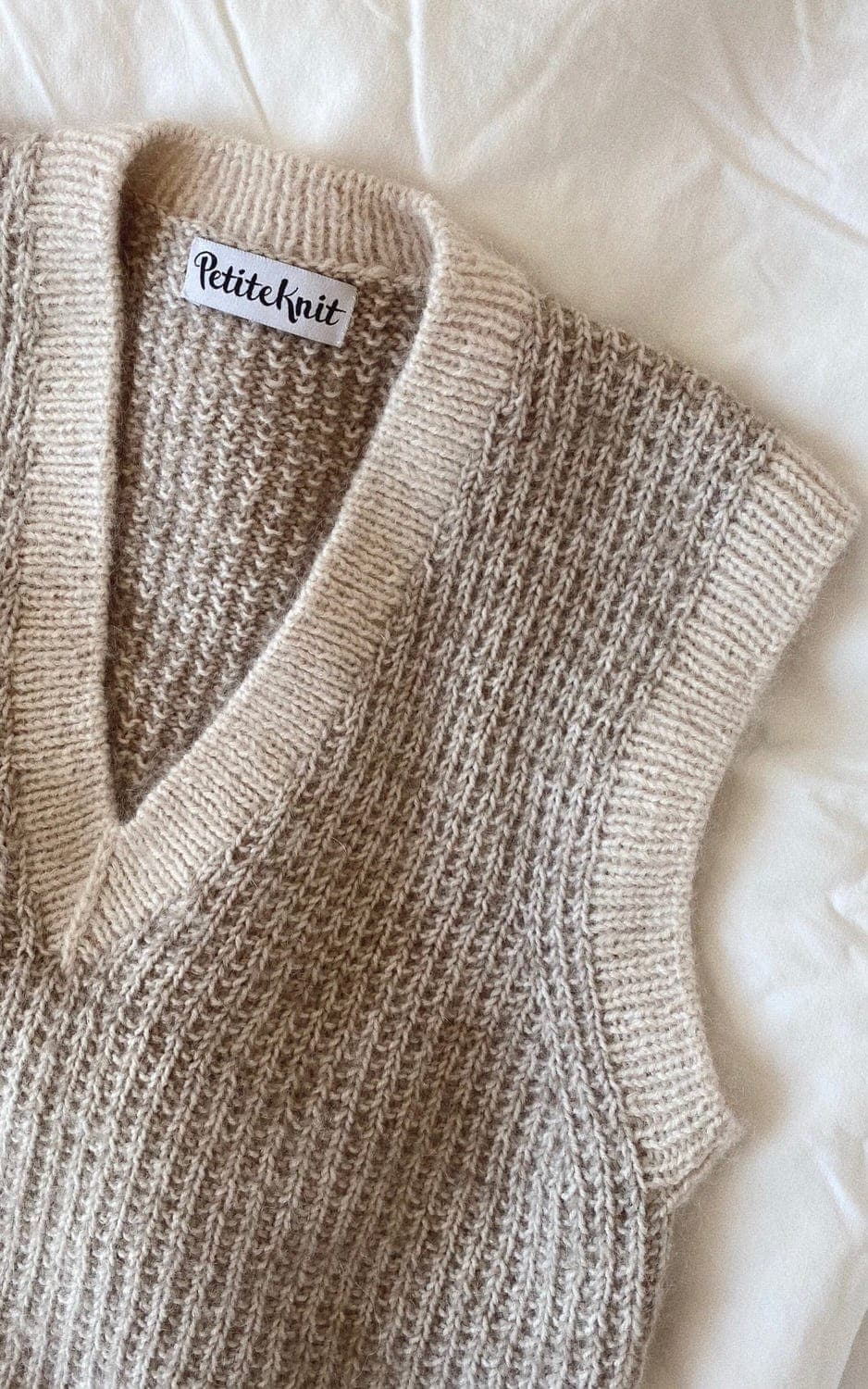 Friday Slipover V-Ausschnitt - SUNDAY & TYNN SILK MOHAIR - Strickset von PETITE KNIT jetzt online kaufen bei OONIQUE