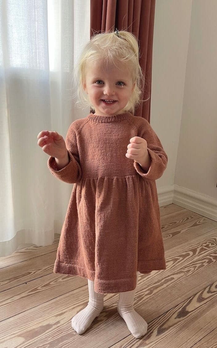 Karlas Kleid - SUNDAY - Strickset von PETITE KNIT jetzt online kaufen bei OONIQUE