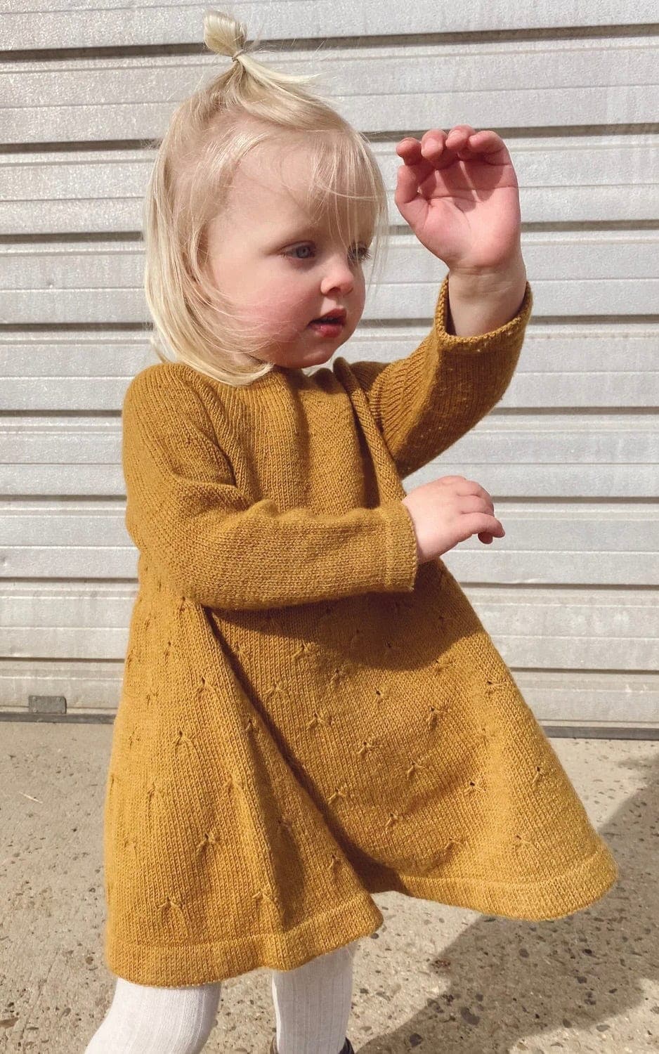 Löwenzahn Kleid - SUNDAY - Strickset von PETITE KNIT jetzt online kaufen bei OONIQUE