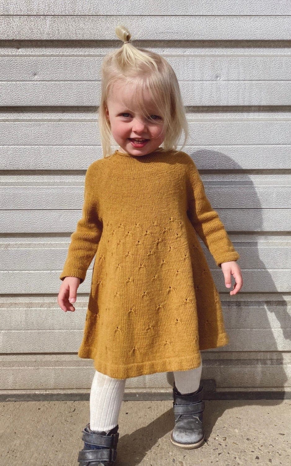 Löwenzahn Kleid - SUNDAY - Strickset von PETITE KNIT jetzt online kaufen bei OONIQUE