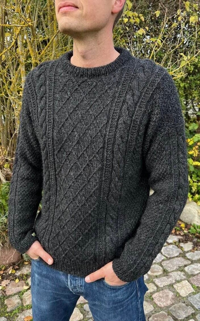 Moby Sweater Man - PEER GYNT - Strickset von PETITE KNIT jetzt online kaufen bei OONIQUE