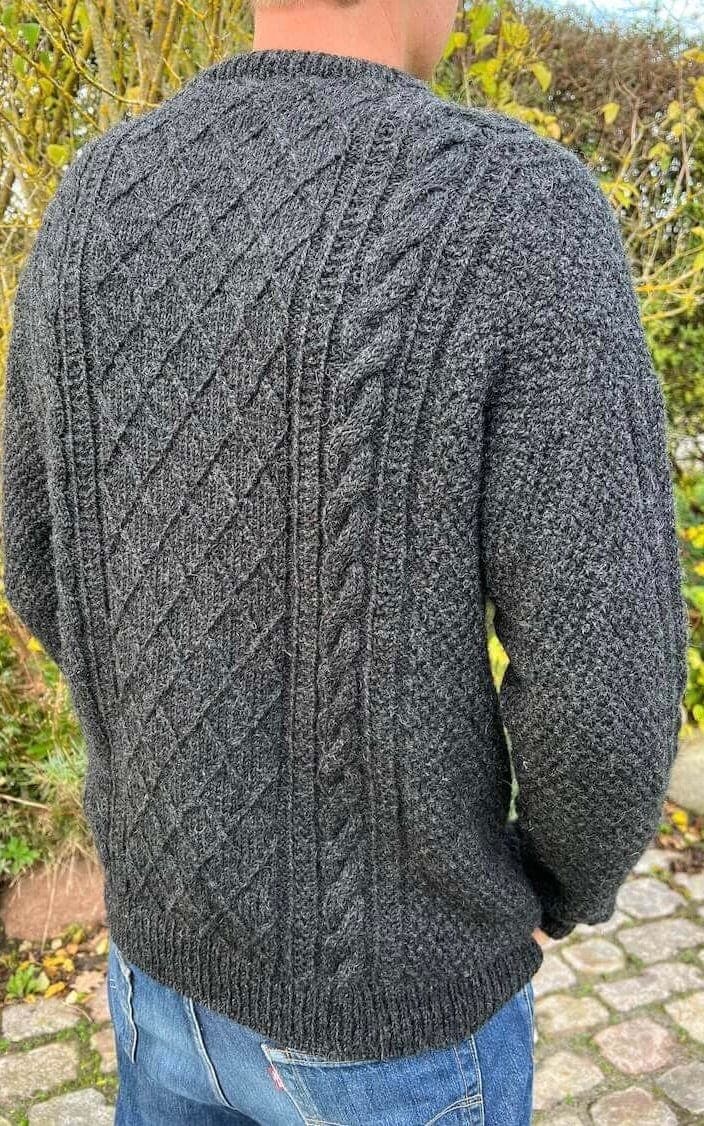 Moby Sweater Man - PEER GYNT - Strickset von PETITE KNIT jetzt online kaufen bei OONIQUE