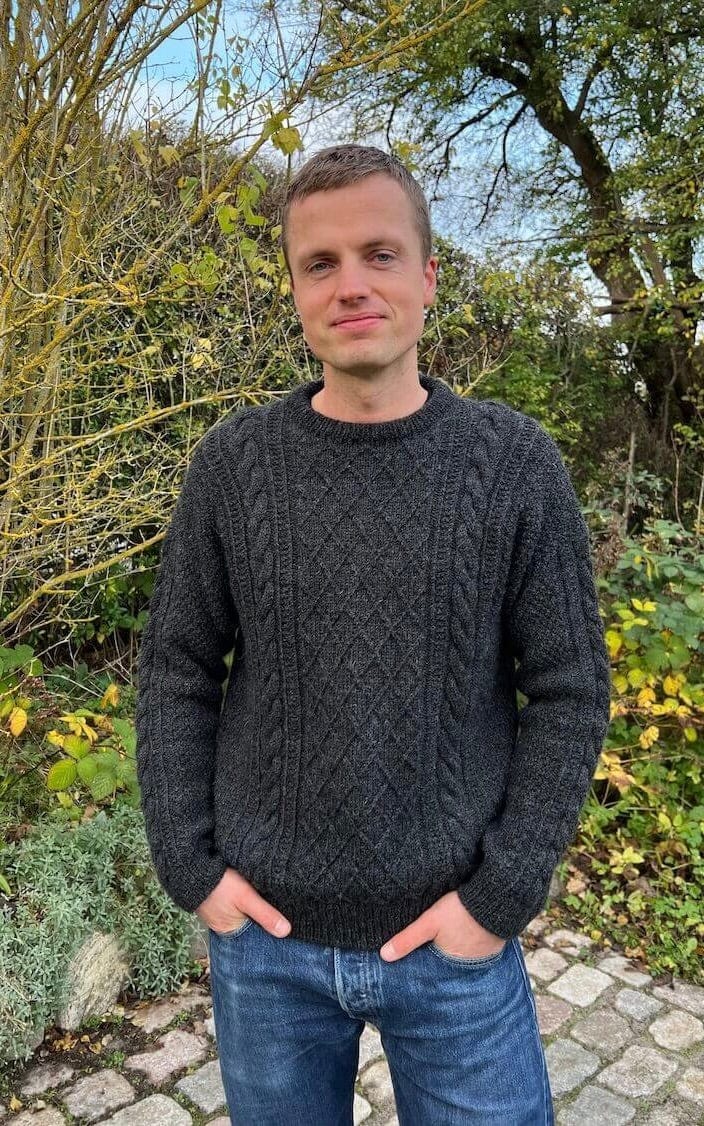 Moby Sweater Man - PEER GYNT - Strickset von PETITE KNIT jetzt online kaufen bei OONIQUE