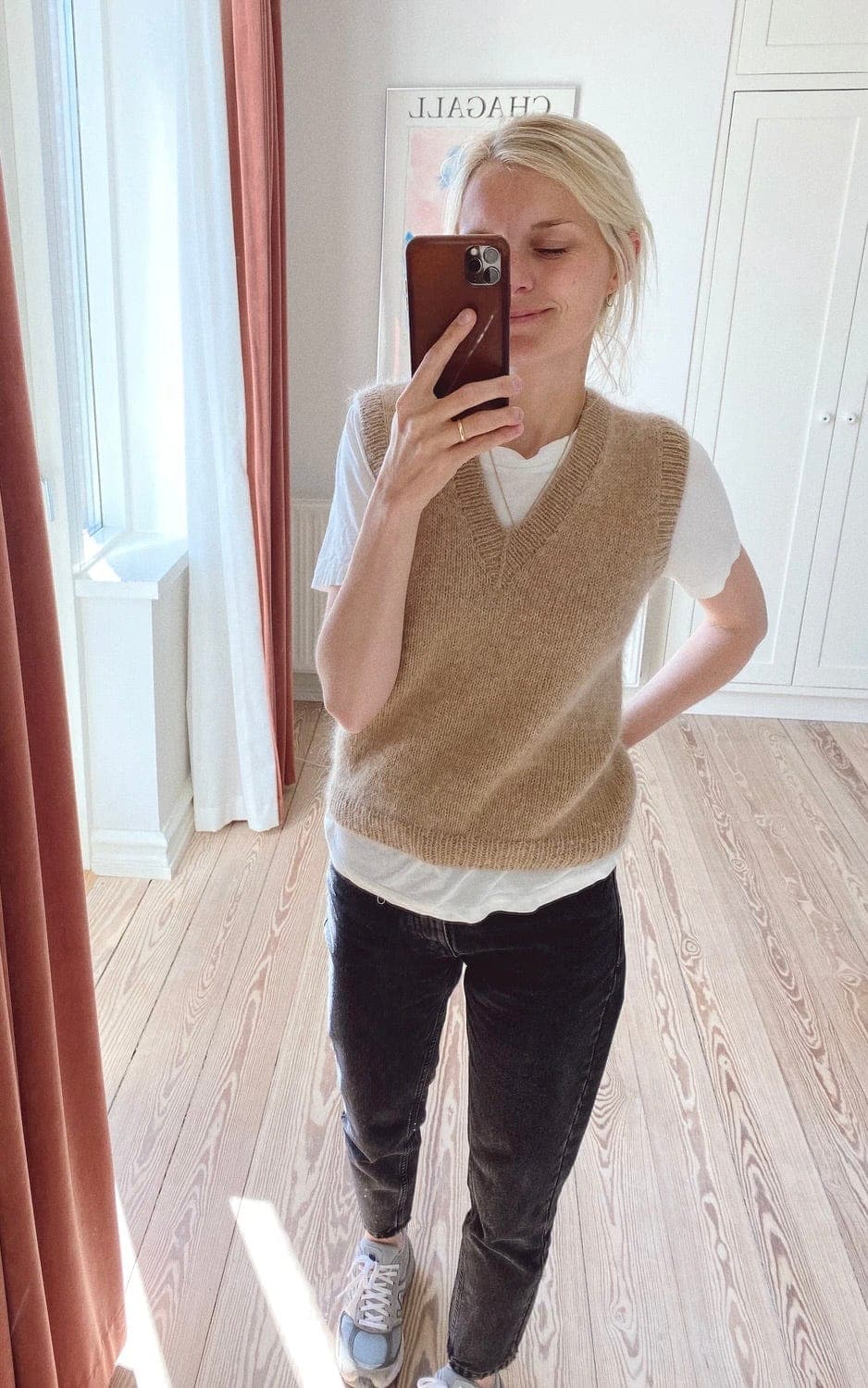 Stockholm Pullunder V-Ausschnitt - SUNDAY & TYNN SILK MOHAIR - Strickset von PETITE KNIT jetzt online kaufen bei OONIQUE