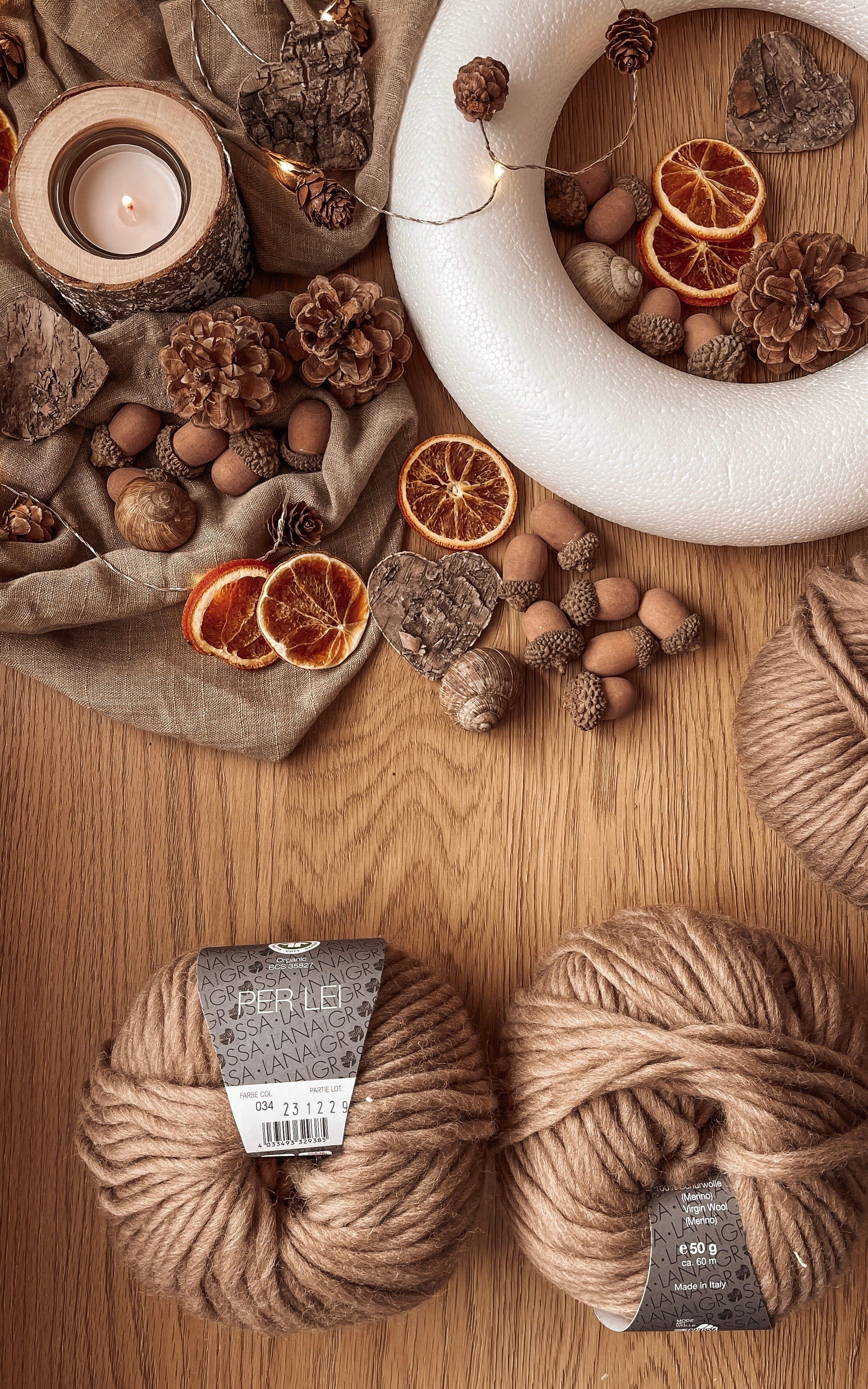 Umstrickter Adventskranz - PER LEI - Strickset von UNIKATHI ÖSTERREICH jetzt online kaufen bei OONIQUE