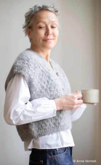 Leander Cardi Vest (Länge 2) - TYNN PEER GYNT - BØRSTET ALPAKKA - Strickpaket