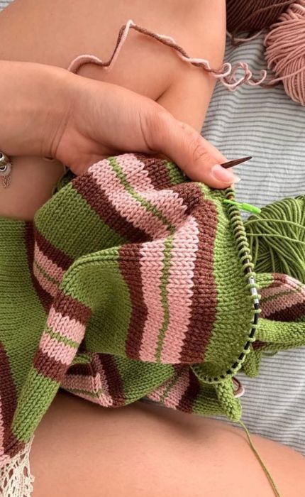 Phoenix Sweater - MERRY MERINO 110 - Knitting Kit
