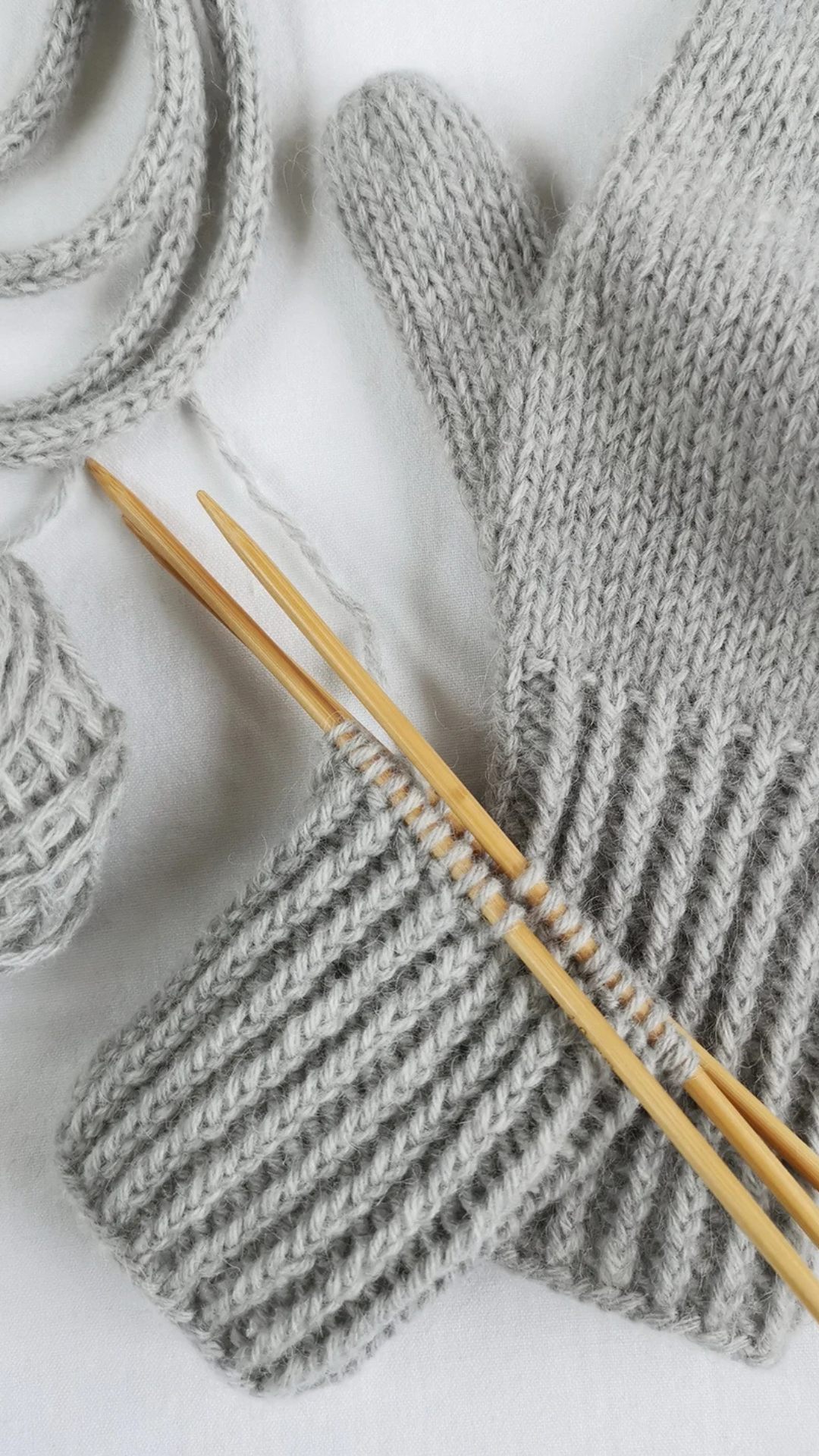 Basic Mittens - THE MERRY MERINO 110 & SILKY KID - Strickset