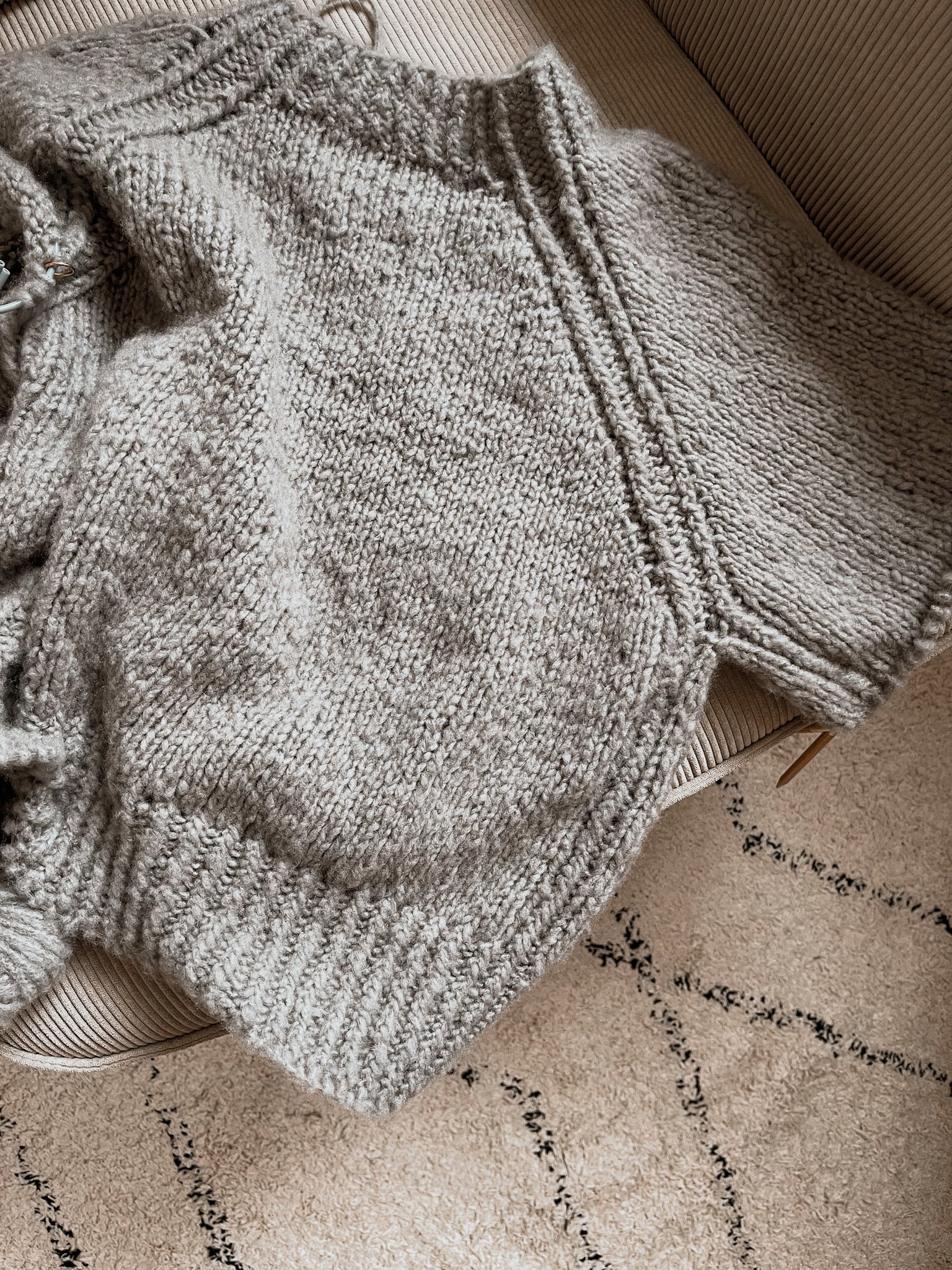 Cozy Cloud Sweater - BRUSHMERE - Strickset von OONIQUE jetzt online kaufen bei OONIQUE