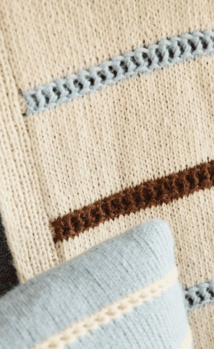 Decke mit Lochmusterstreifen - BRIGITTE NO. 2 - Strickpaket von LANA GROSSA jetzt online kaufen bei OONIQUE