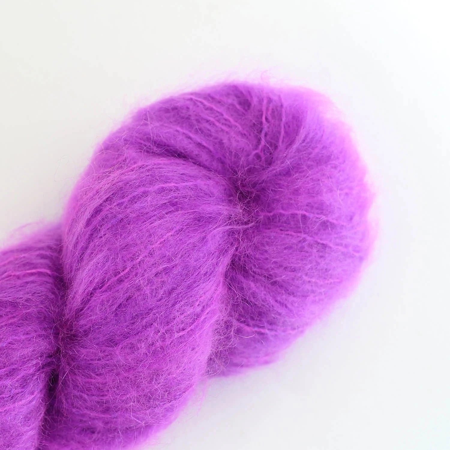 Fluffy Mohair solids handgefärbt von COWGIRL BLUES jetzt online kaufen bei OONIQUE