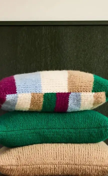 Gestreifte Kissenhülle Glatt Rechts - ECOPUNO CHUNKY - Strickpaket von LANA GROSSA jetzt online kaufen bei OONIQUE