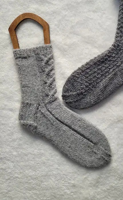 Hüttensocken - EDELWEISS ALPAKA 6 - FACH - Strickpaket von KNITTING_LARI jetzt online kaufen bei OONIQUE