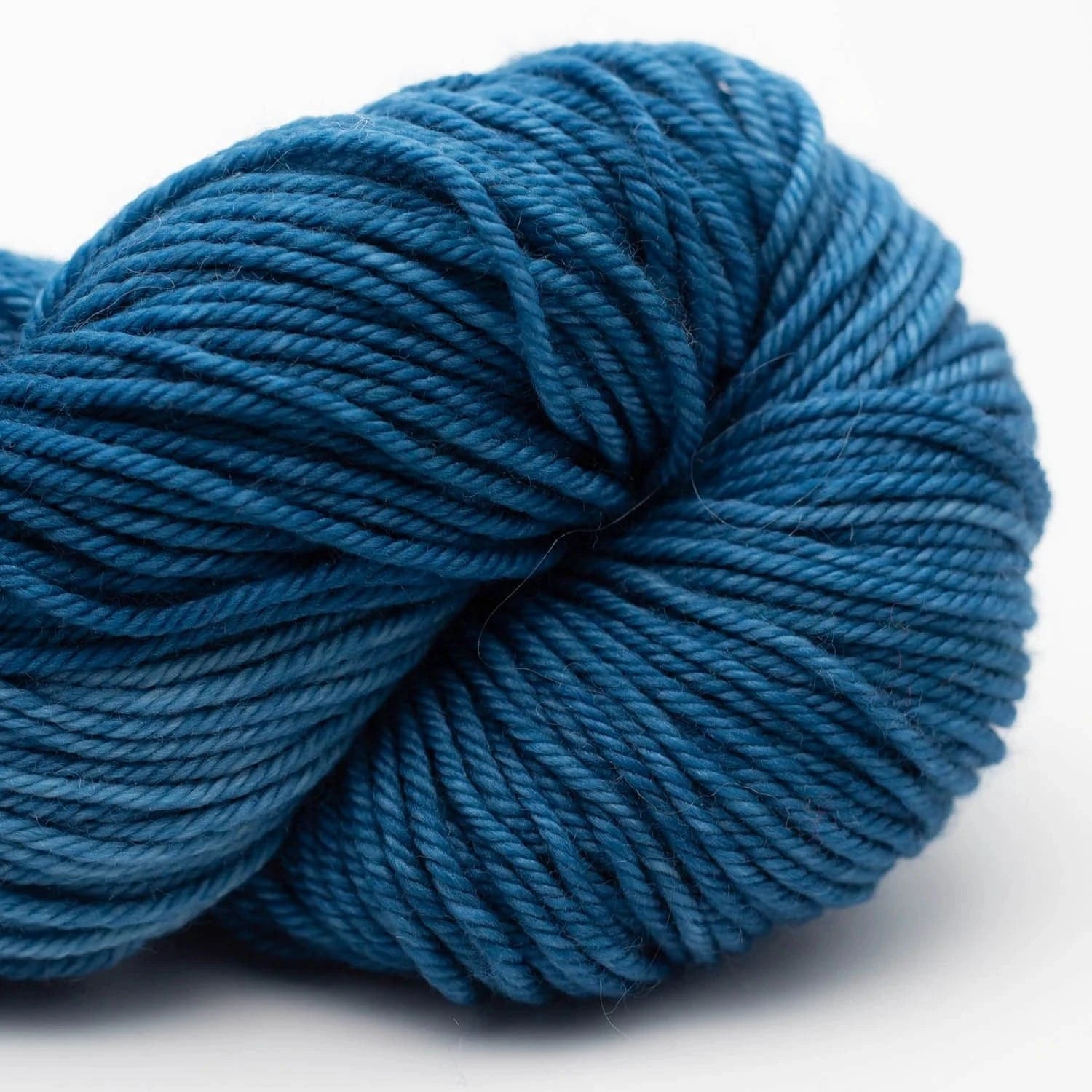 Merino DK solids 100g handgefärbt von COWGIRL BLUES jetzt online kaufen bei OONIQUE