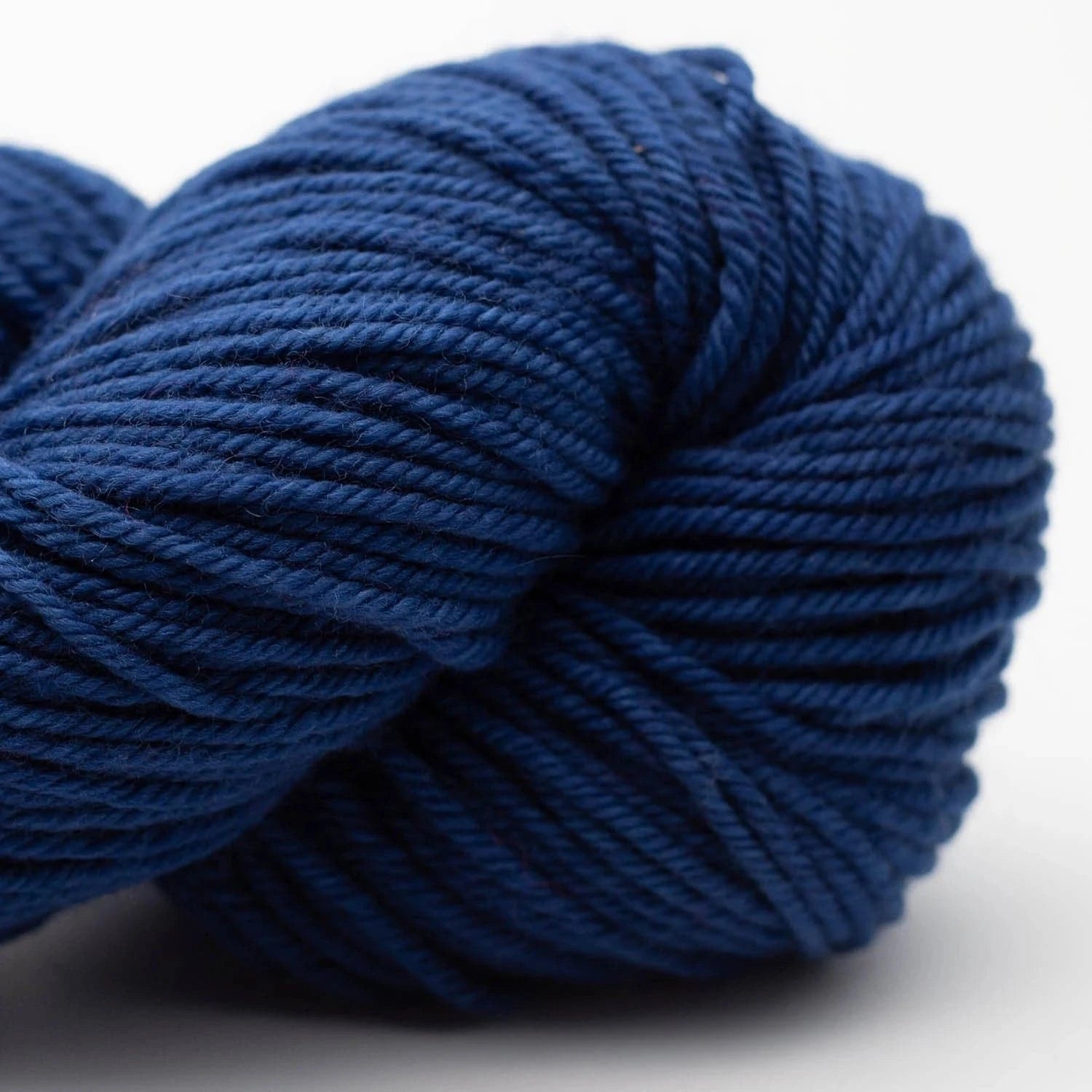 Merino DK solids 100g handgefärbt von COWGIRL BLUES jetzt online kaufen bei OONIQUE