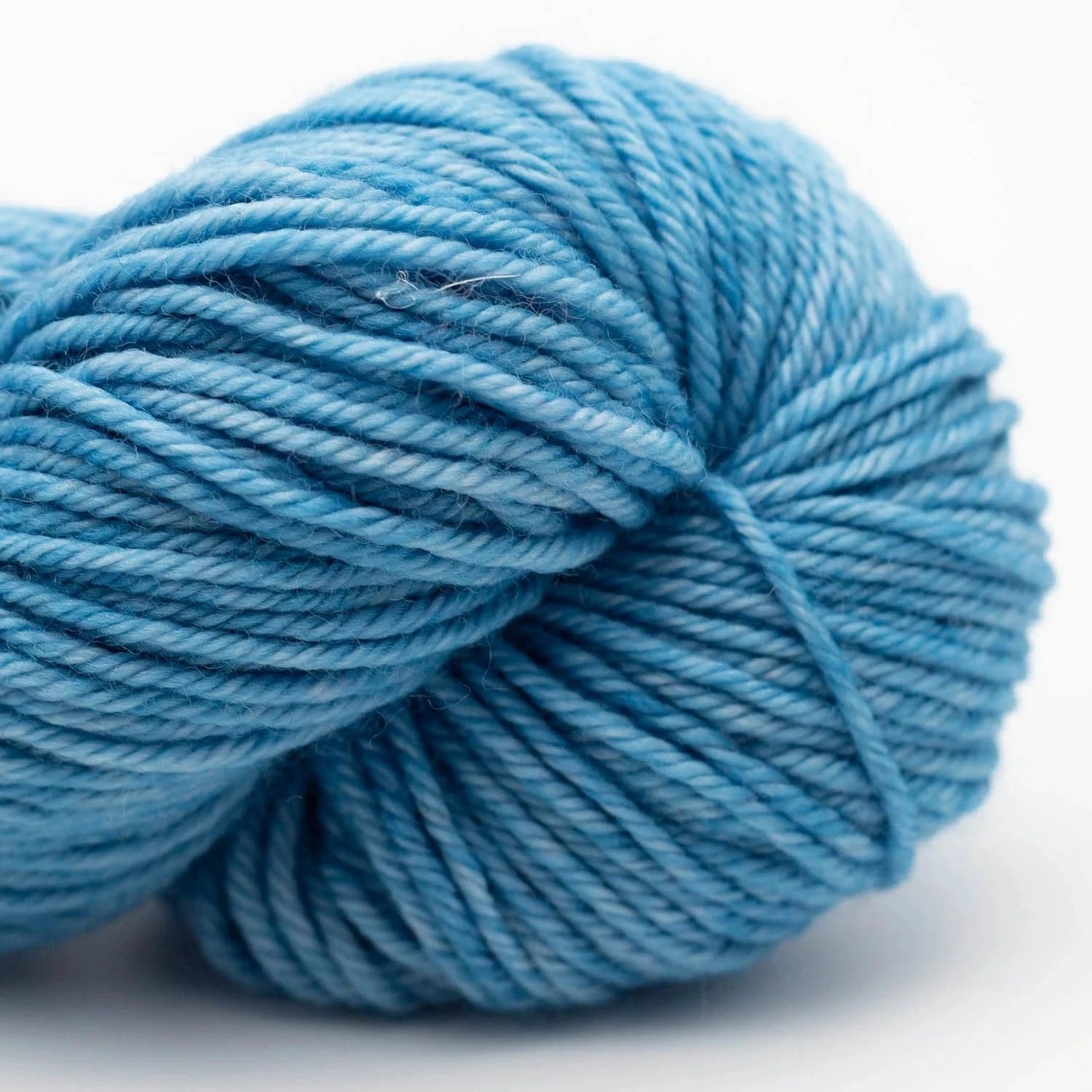 Merino DK solids 100g handgefärbt von COWGIRL BLUES jetzt online kaufen bei OONIQUE