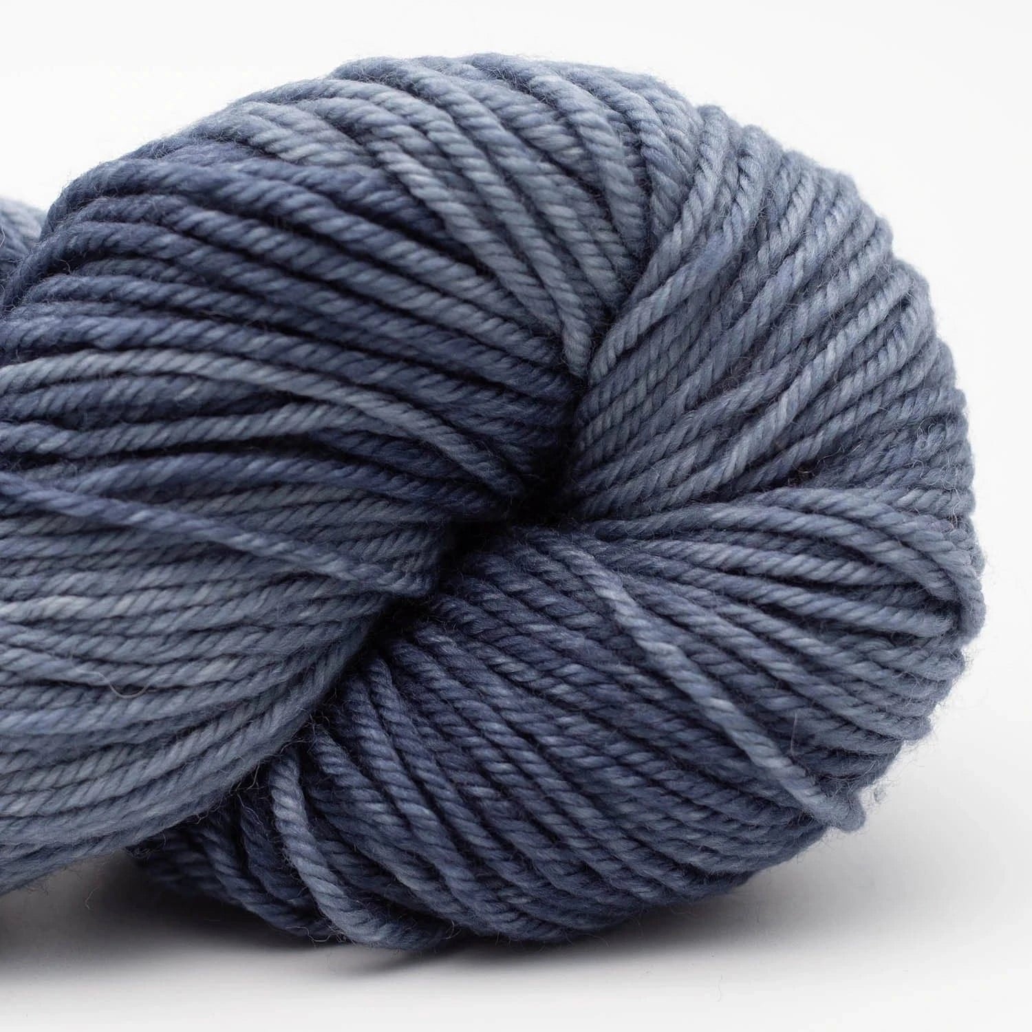 Merino DK solids 100g handgefärbt von COWGIRL BLUES jetzt online kaufen bei OONIQUE