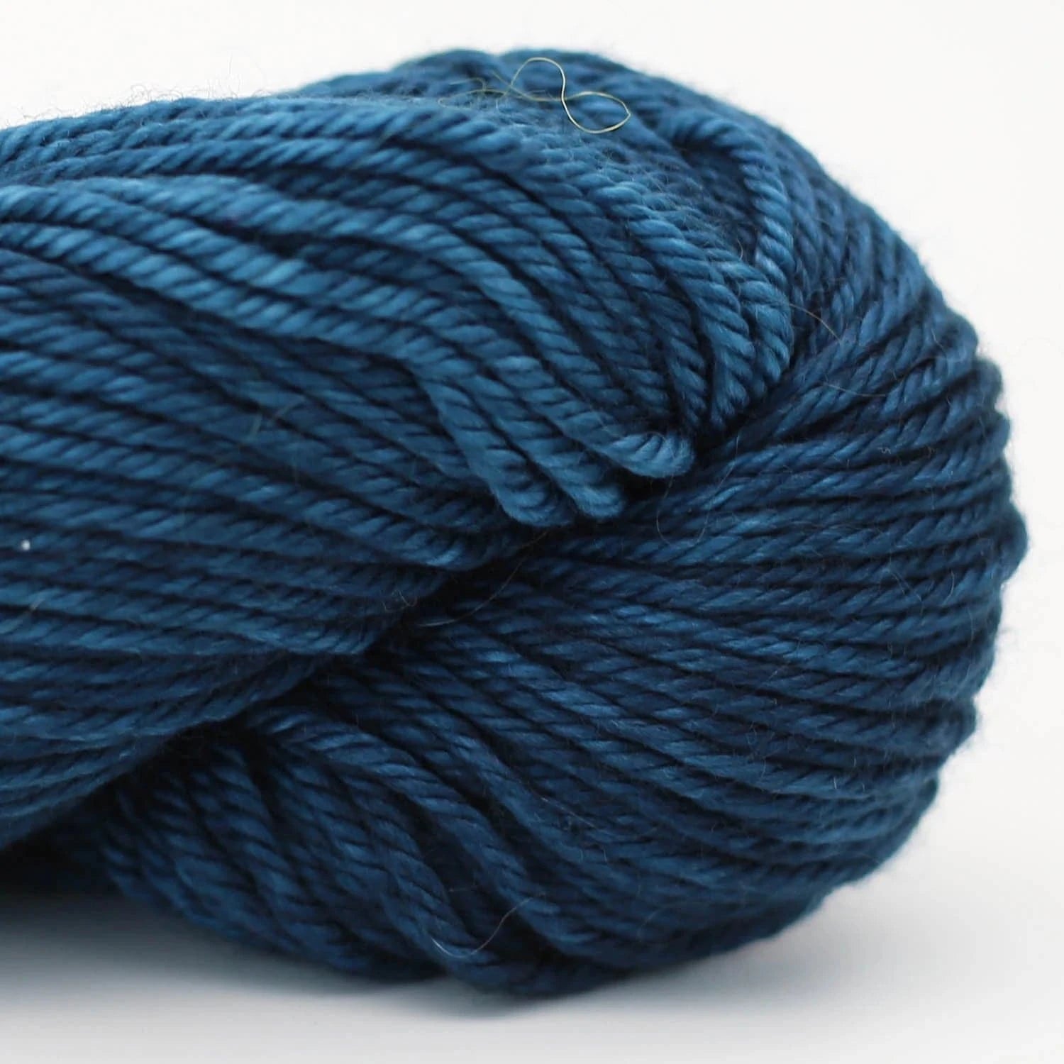 Merino DK solids 100g handgefärbt von COWGIRL BLUES jetzt online kaufen bei OONIQUE