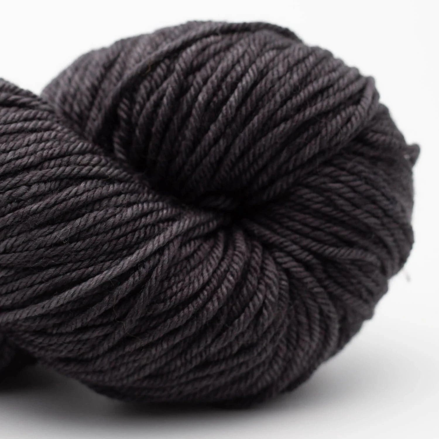 Merino DK solids 100g handgefärbt von COWGIRL BLUES jetzt online kaufen bei OONIQUE