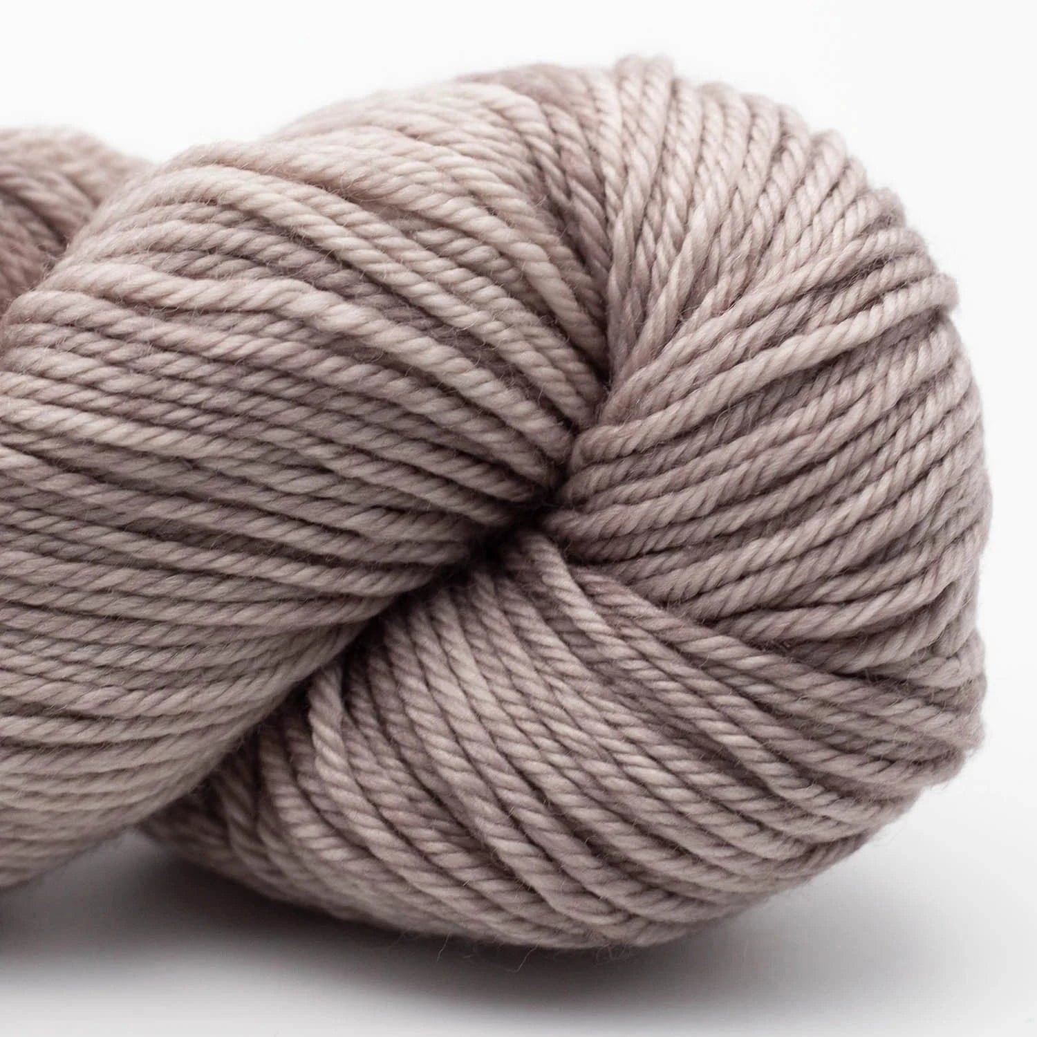 Merino DK solids 100g handgefärbt von COWGIRL BLUES jetzt online kaufen bei OONIQUE