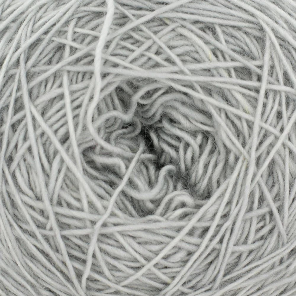 Merino SINGLE LACE solids handgefärbt von COWGIRL BLUES jetzt online kaufen bei OONIQUE