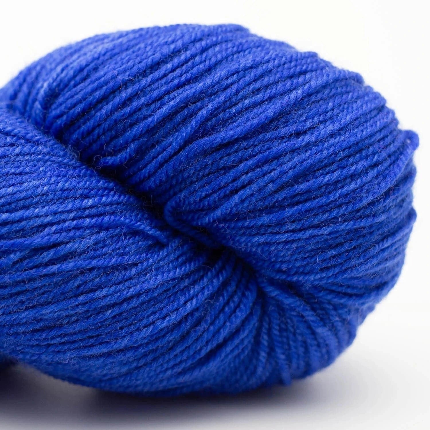 Proper Sock Solids 100g handgefärbt von COWGIRL BLUES jetzt online kaufen bei OONIQUE