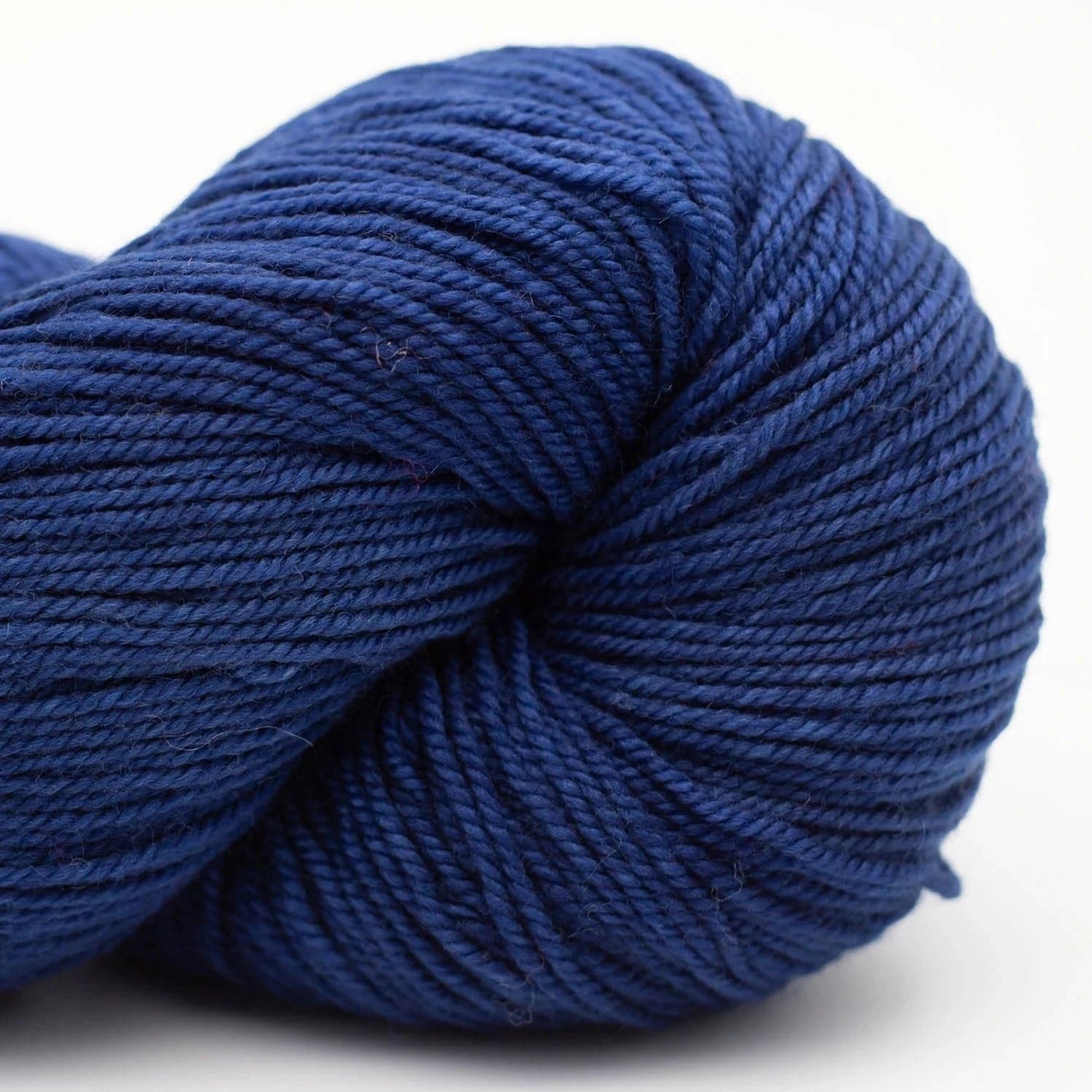 Proper Sock Solids 100g handgefärbt von COWGIRL BLUES jetzt online kaufen bei OONIQUE