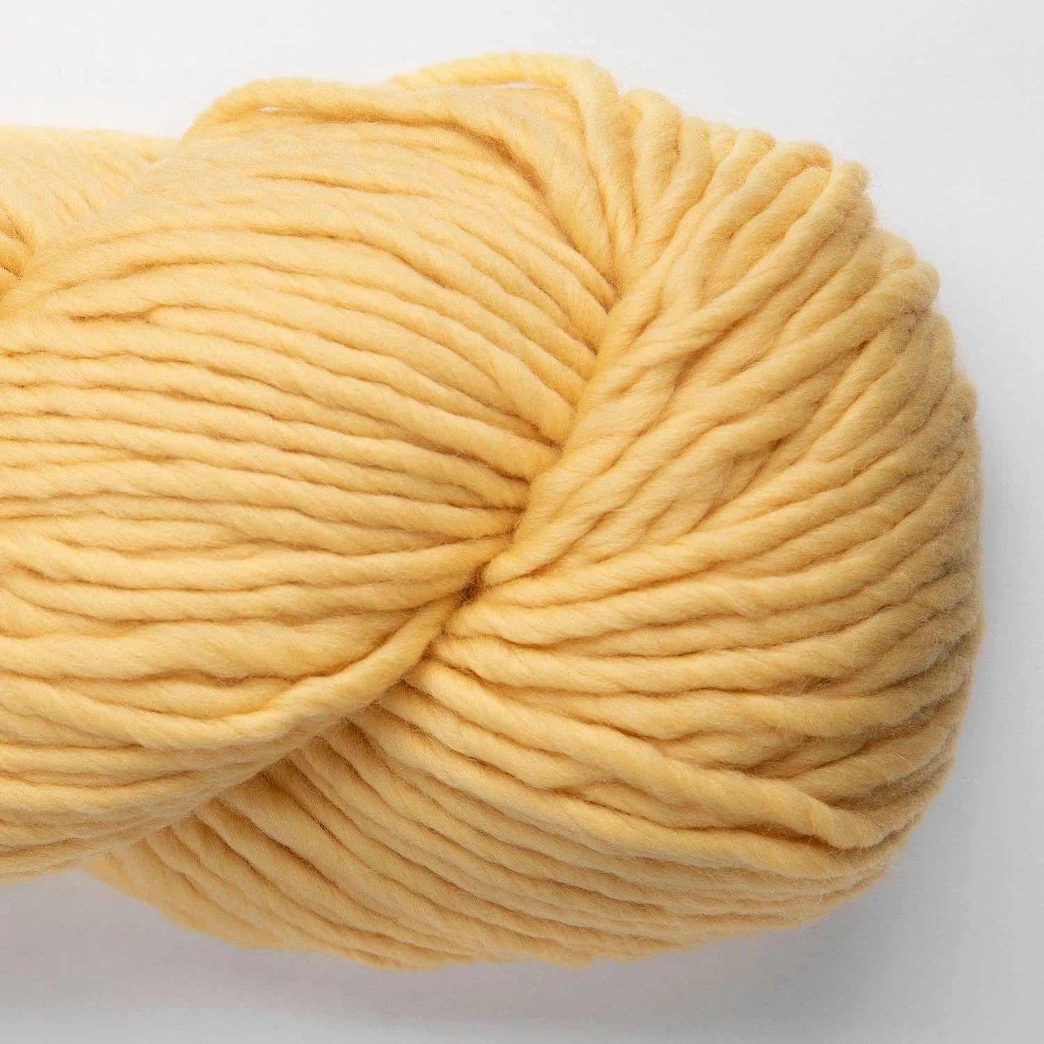 Yana FINE Highland Wool 200g von AMANO jetzt online kaufen bei OONIQUE