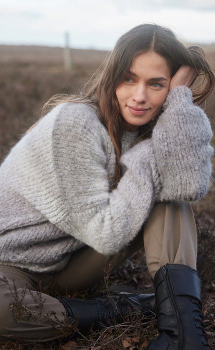 Asymmetrischer Pullover - AVIO - Strickset von LANA GROSSA jetzt online kaufen bei OONIQUE