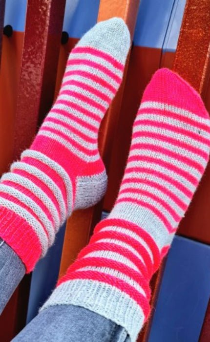 Socken Kulea - ANLEITUNG von JOÉL JOÉL jetzt online kaufen bei OONIQUE