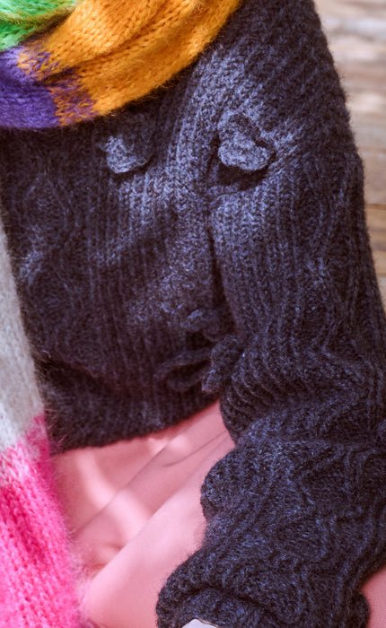 Pullover mit Häkelblumen - BRIGITTE NO. 2 - Strickset von LANA GROSSA jetzt online kaufen bei OONIQUE