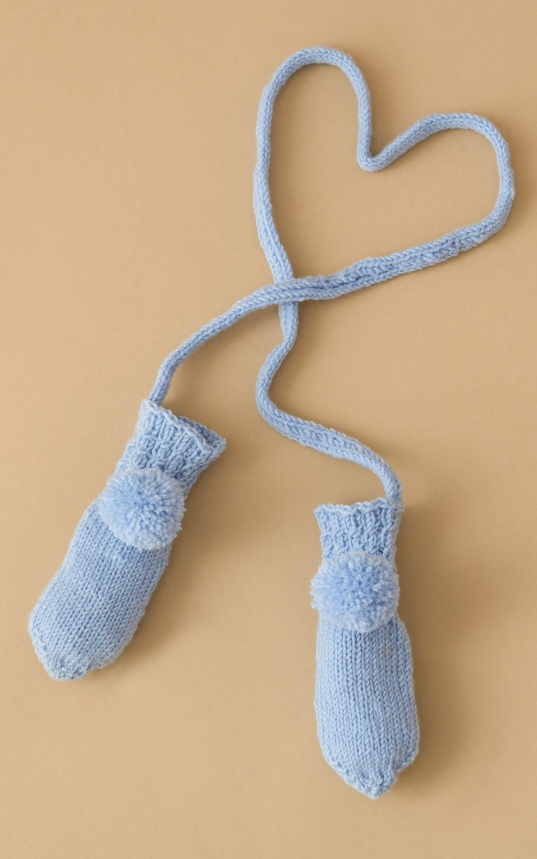 Baby Fäustlinge mit Bommeln - Strickset von LANA GROSSA jetzt online kaufen bei OONIQUE