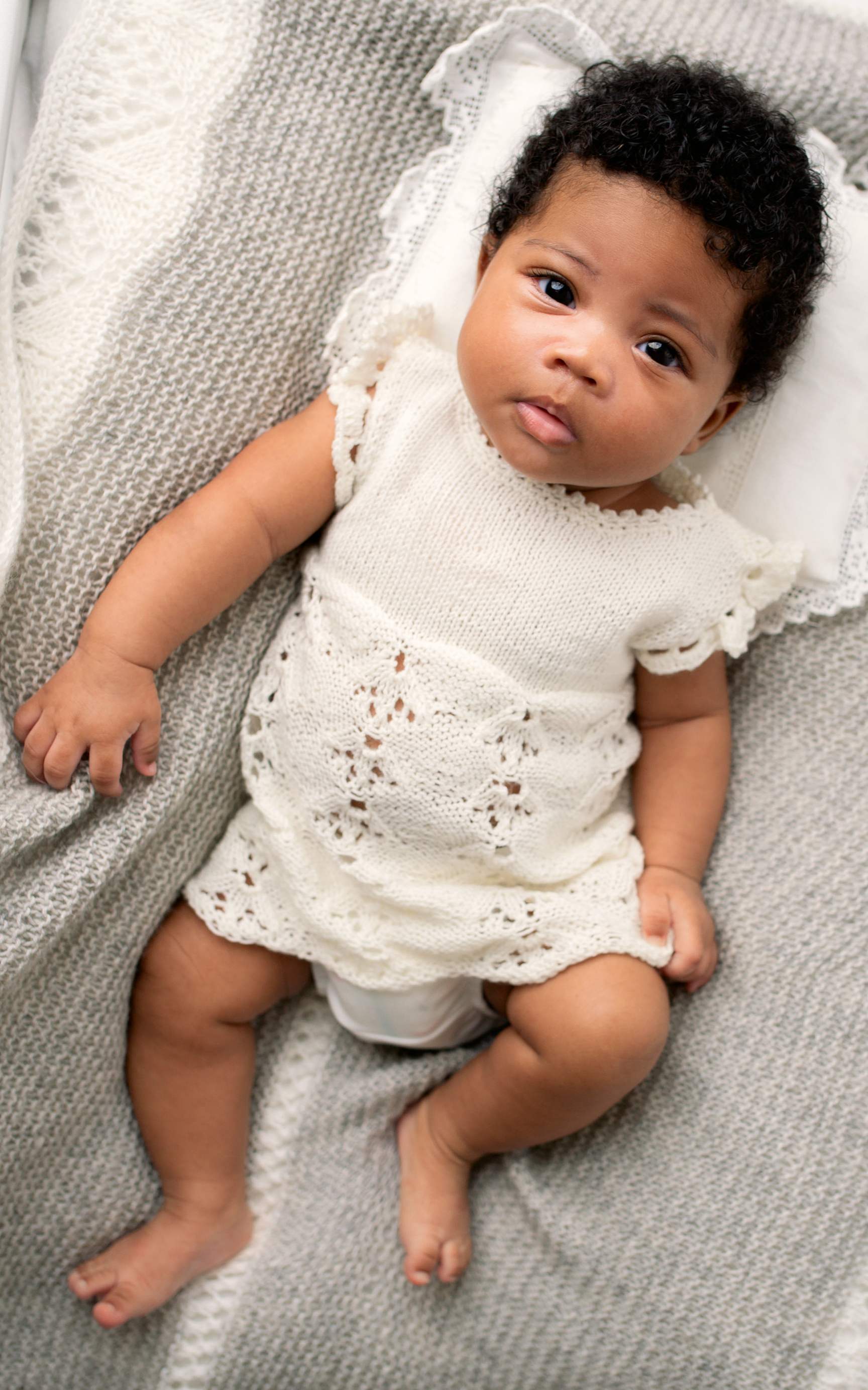 LANA GROSSA Strickset Baby Kleid mit Ajourmuster - Strickset